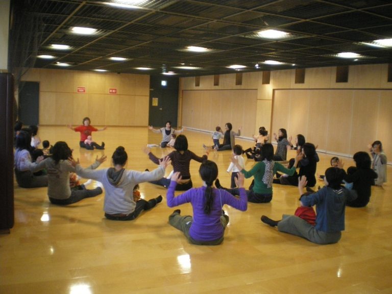 親子リズム体操の様子