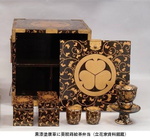 葵の御紋が入った漆塗りの弁当箱